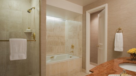 This Four Seasons in the Las Colinas Area of Dallas has Deep Soaking Tubs in the Rooms