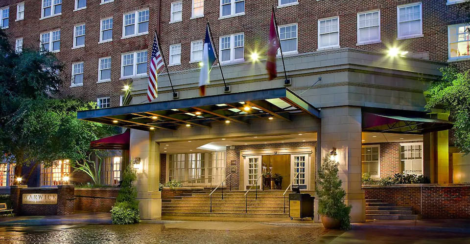 Front Entrance to the Warwick Melrose Hotel in Dallas 960