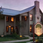 an outdoor view of the inn on lake granbury bed and breakfast in texas